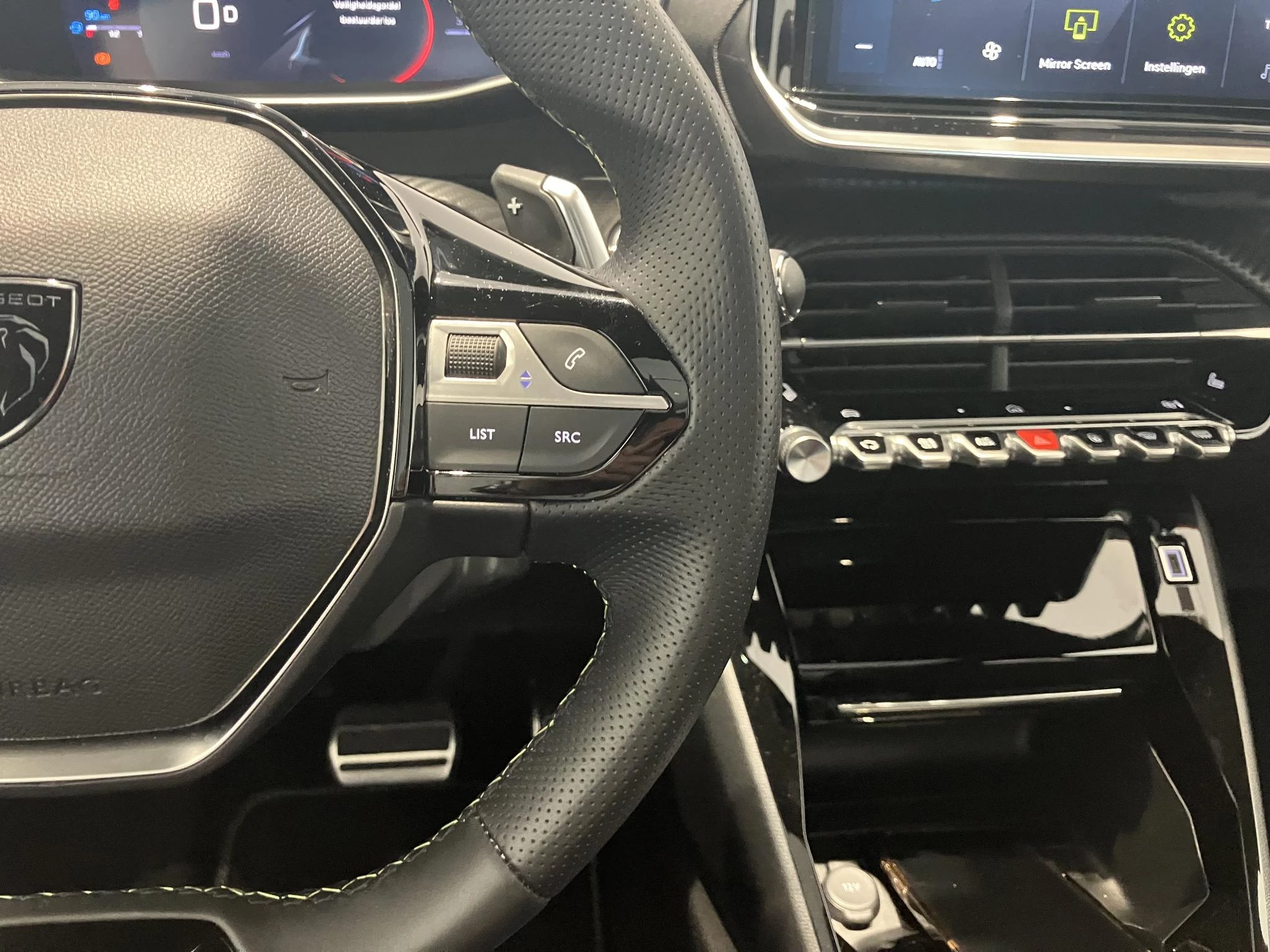 Peugeot 208 Hybrid 136 e-DCS6 GT