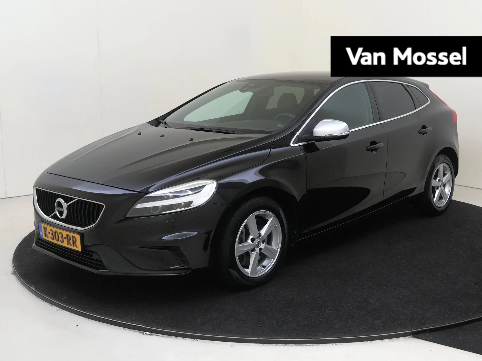 Volvo-V40-image-0