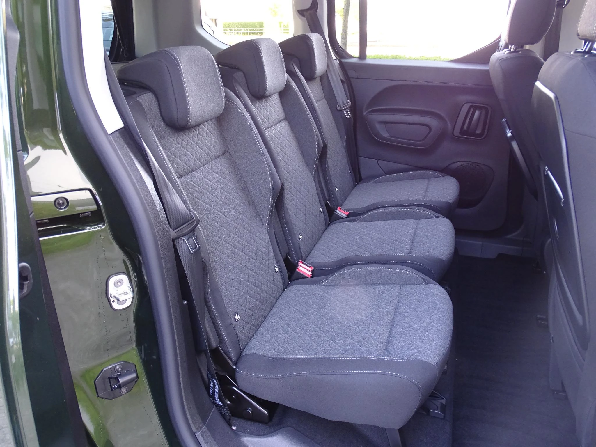 Opel-Combo Life-image-14