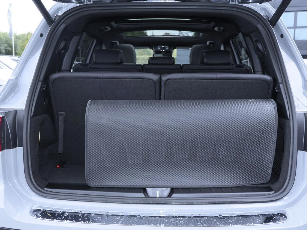 Mercedes-Benz-GLB 200 d-image-14