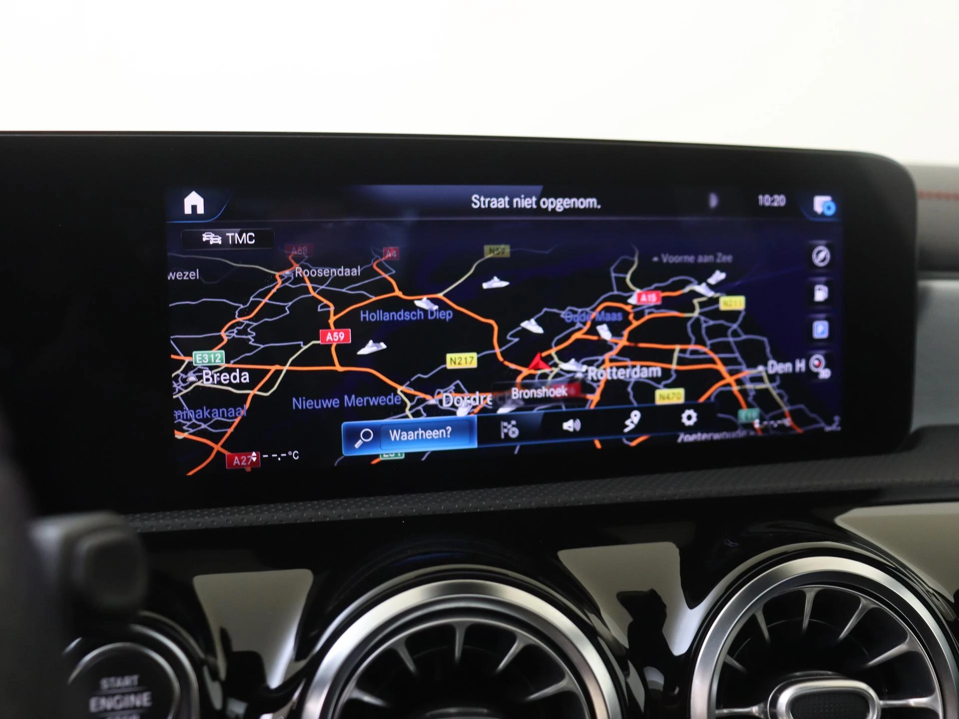 Mercedes-Benz-CLA-image-17