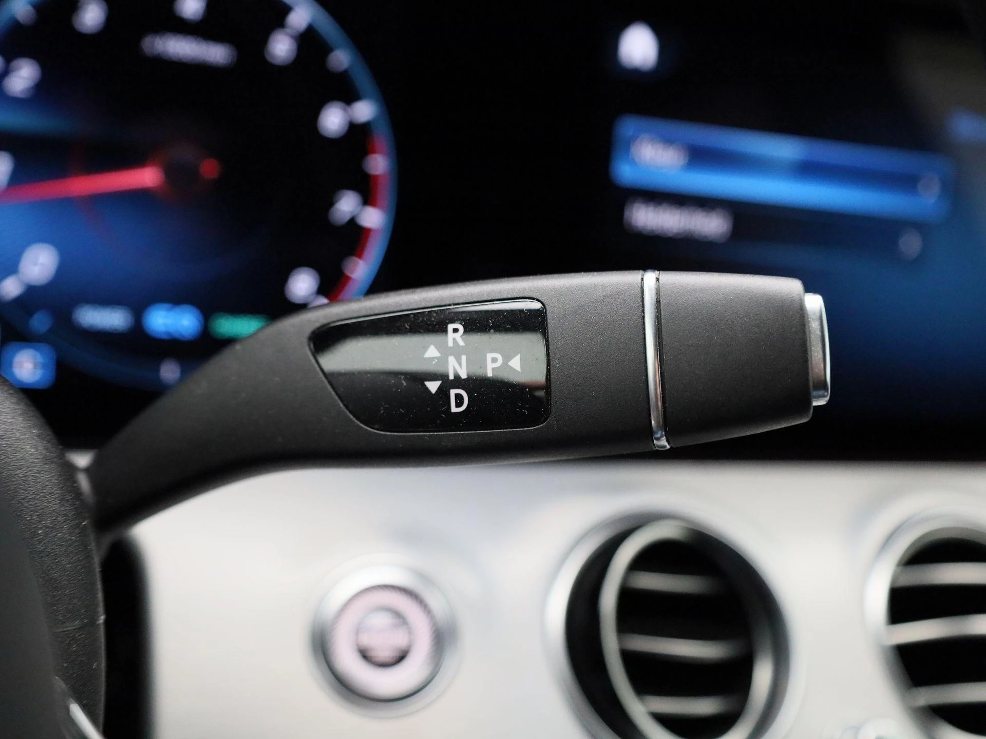Mercedes-Benz-E-Klasse-image-25