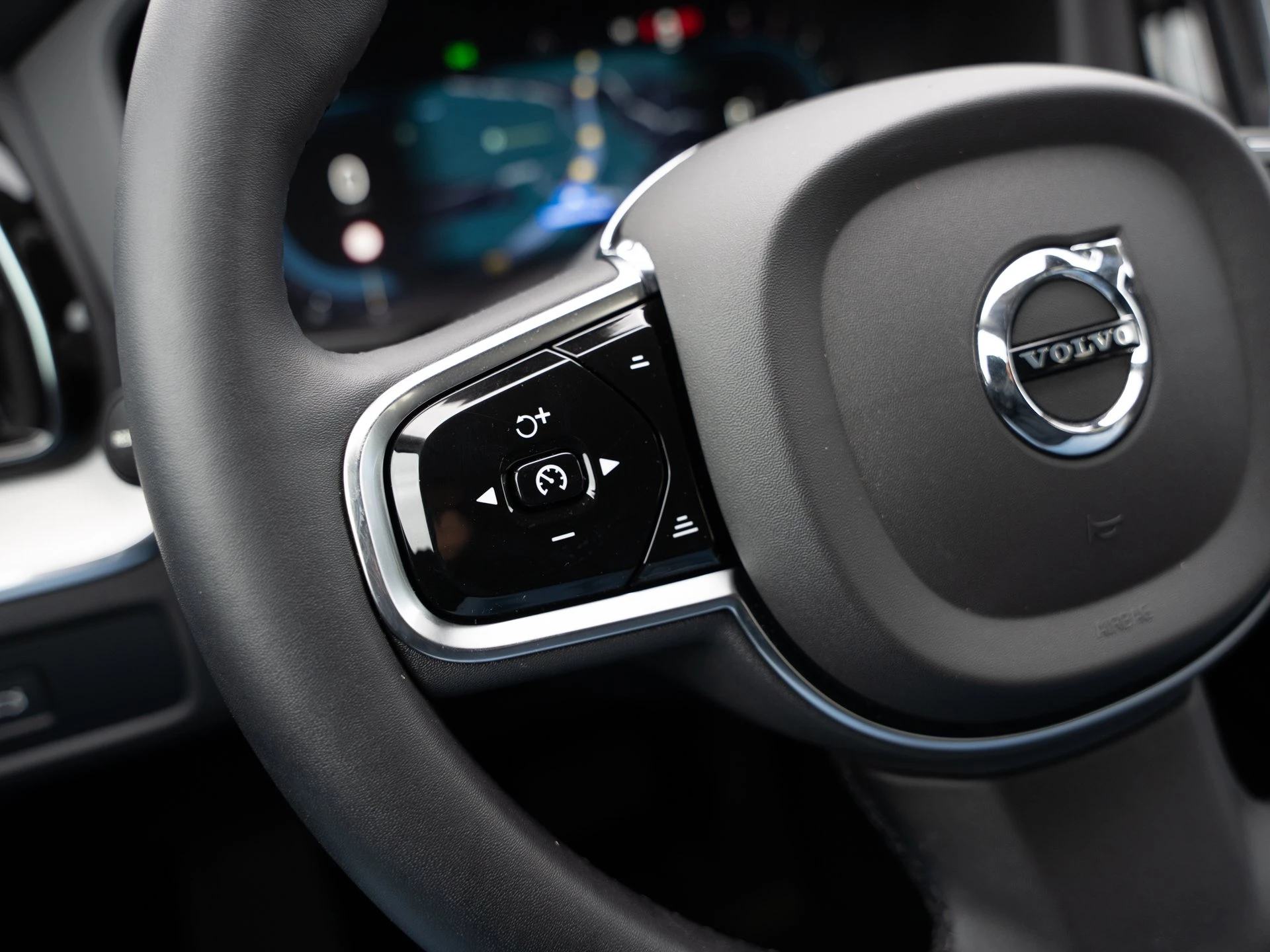 Volvo XC60 B4 Plus Dark