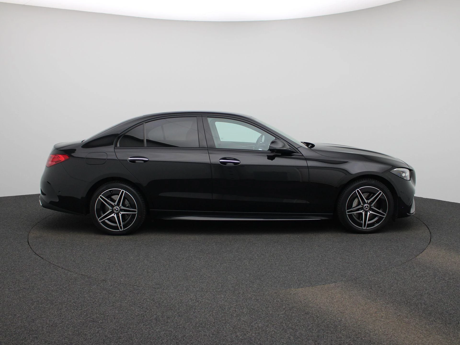 Mercedes-Benz-C-Klasse-image-5