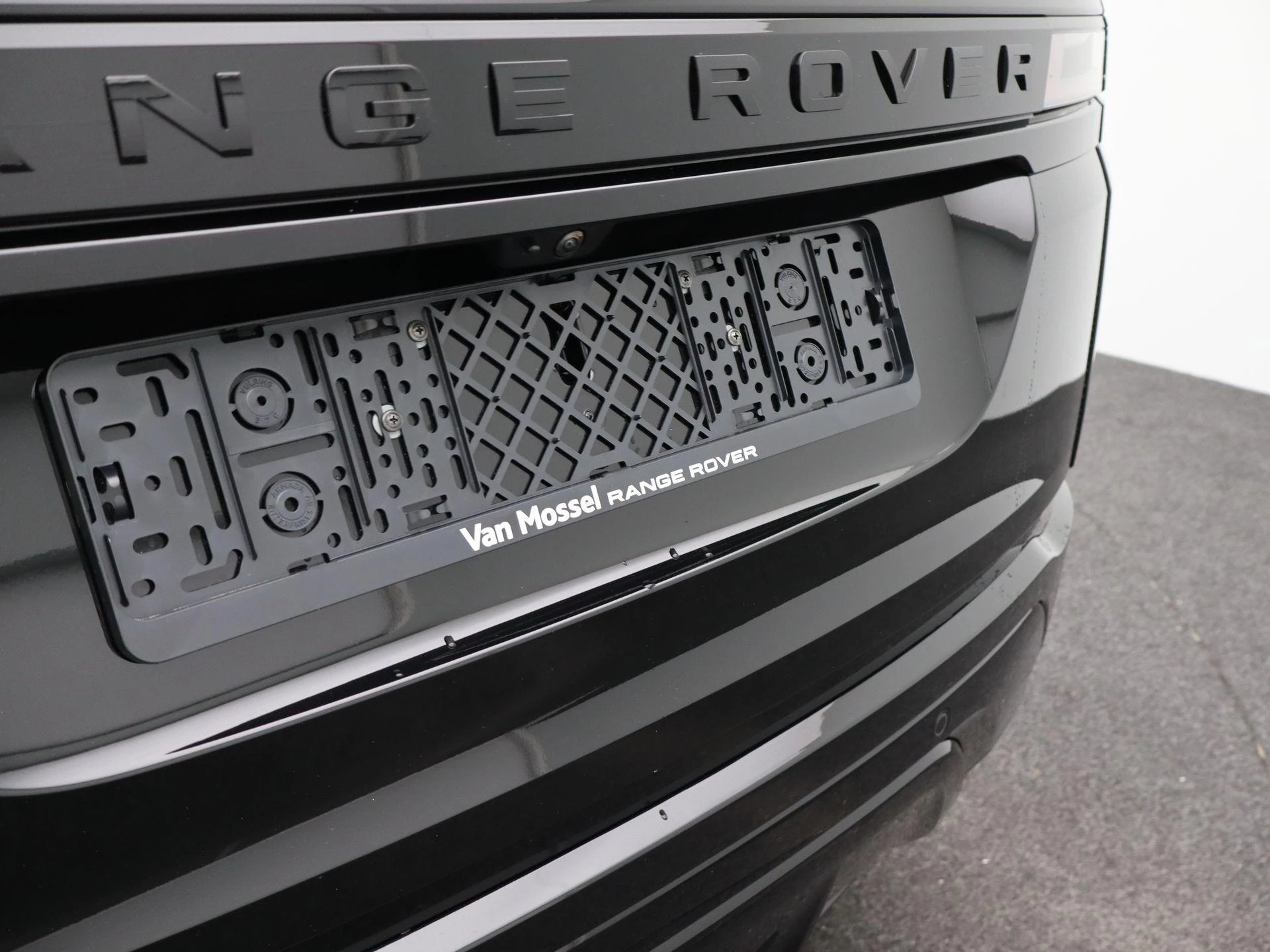 Land Rover-Range Rover Evoque-image-40
