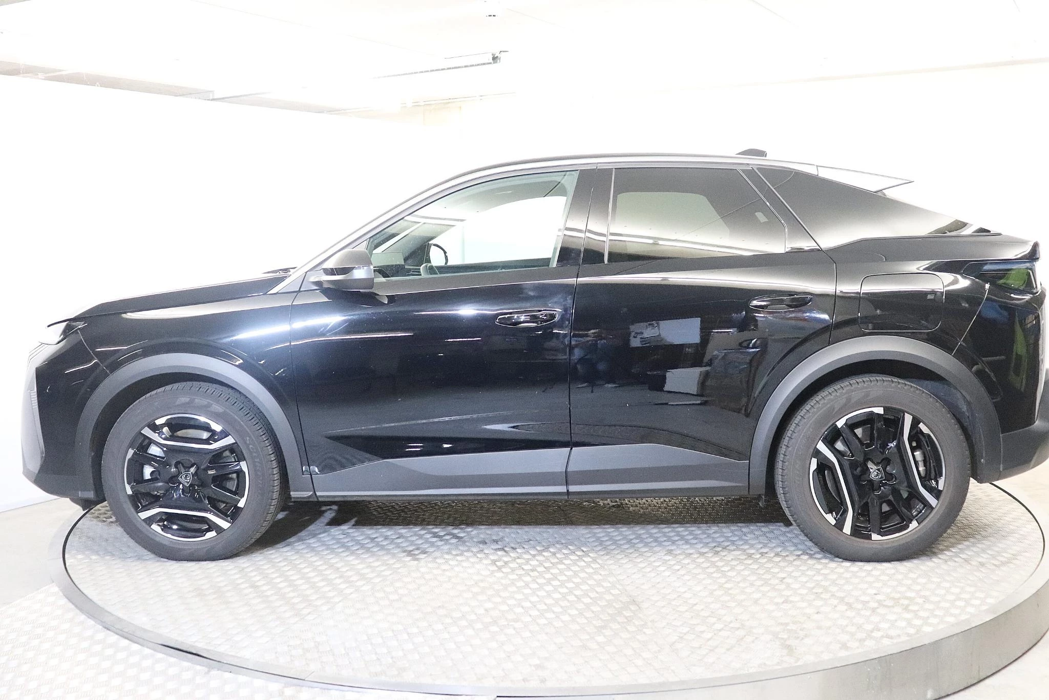 Peugeot-e-3008-image-2