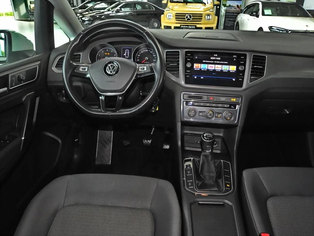 Volkswagen-Golf Sportsvan-image-8