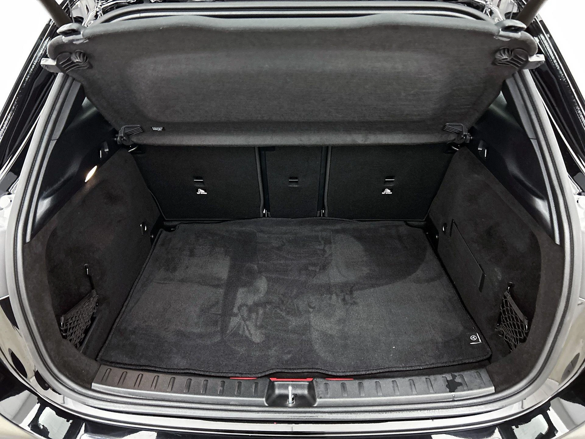 Mercedes-Benz-GLA-image-14