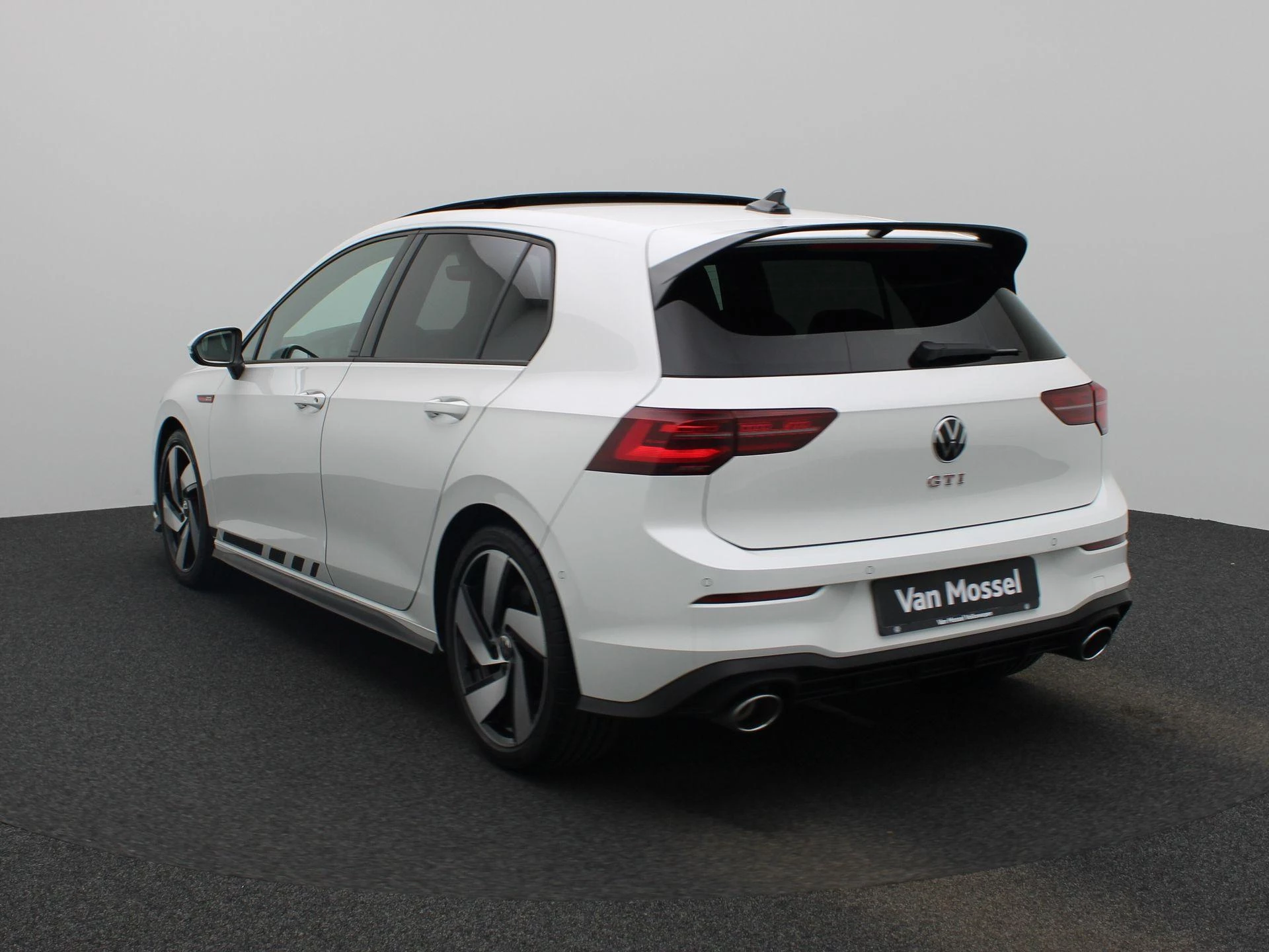 Volkswagen-Golf-image-1