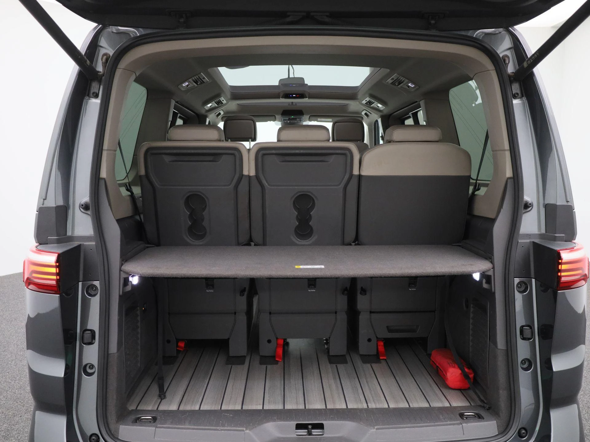 Volkswagen-Multivan-image-15