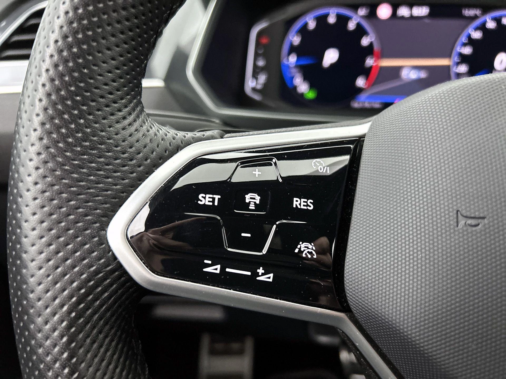 Volkswagen-Tiguan Allspace-image-5