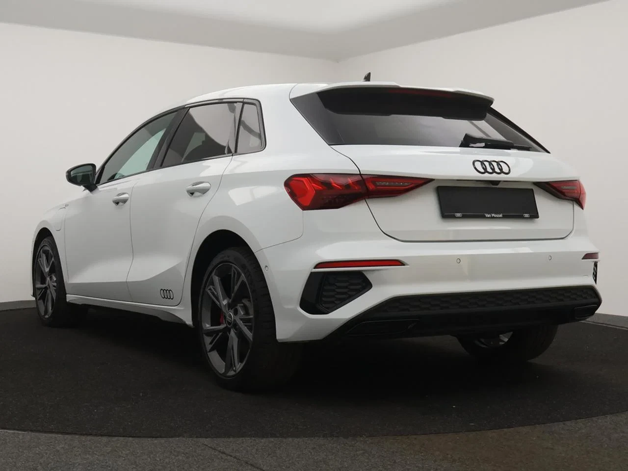 Audi A3 Sportback PHEV Audi A3 Sportback Competition 45TFSIe 245PK *AUTOMAAT*3X S-LINE*CAMERA*PDC*SPORTZETELS*ACC*NAVI*APP-CONNECT*...*