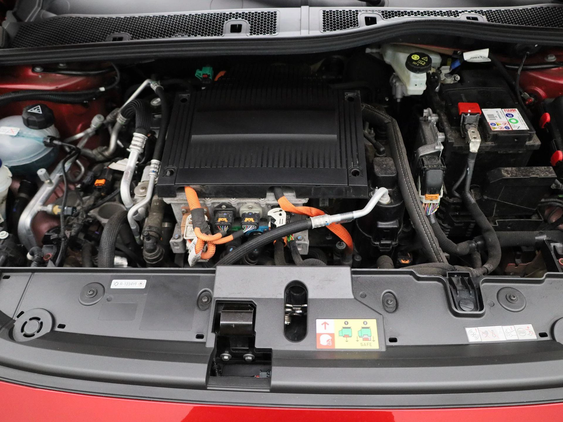 Peugeot-e-208-image-33