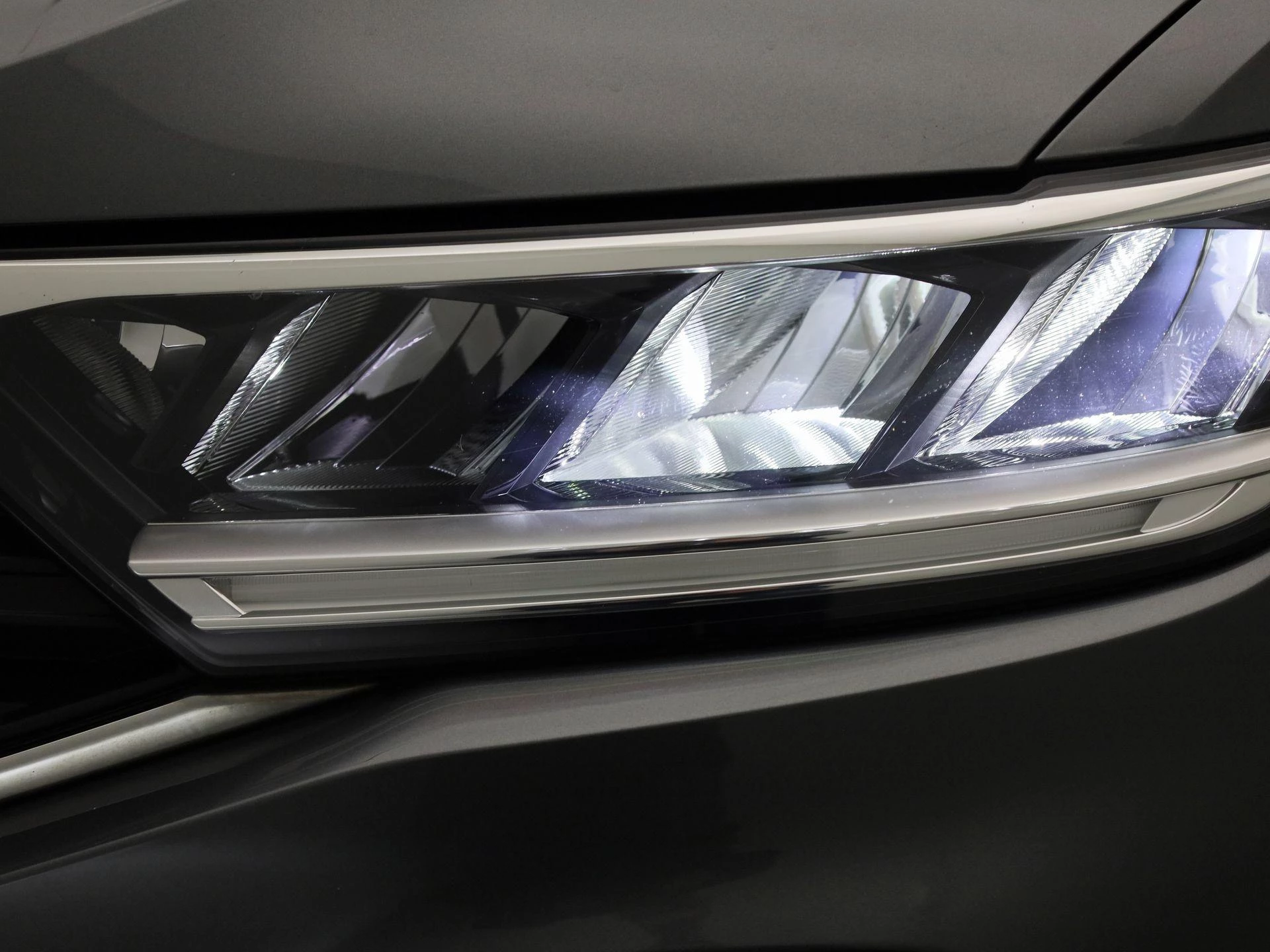 Volkswagen-T-Roc-image-13