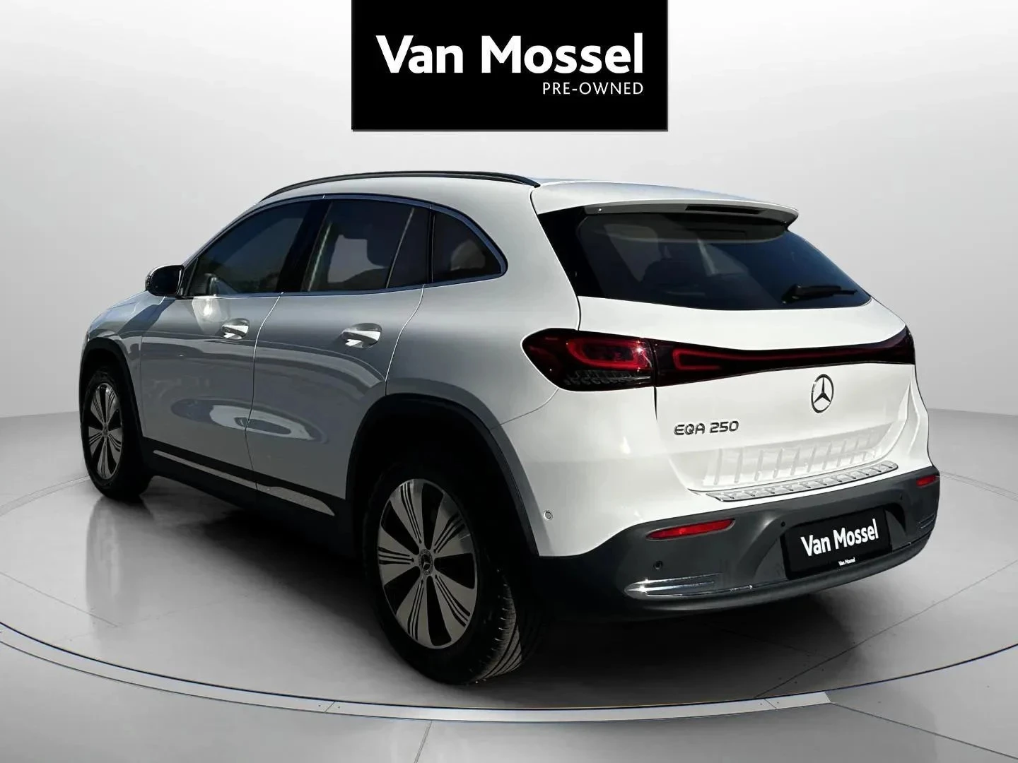 Mercedes-Benz-EQA-image-6