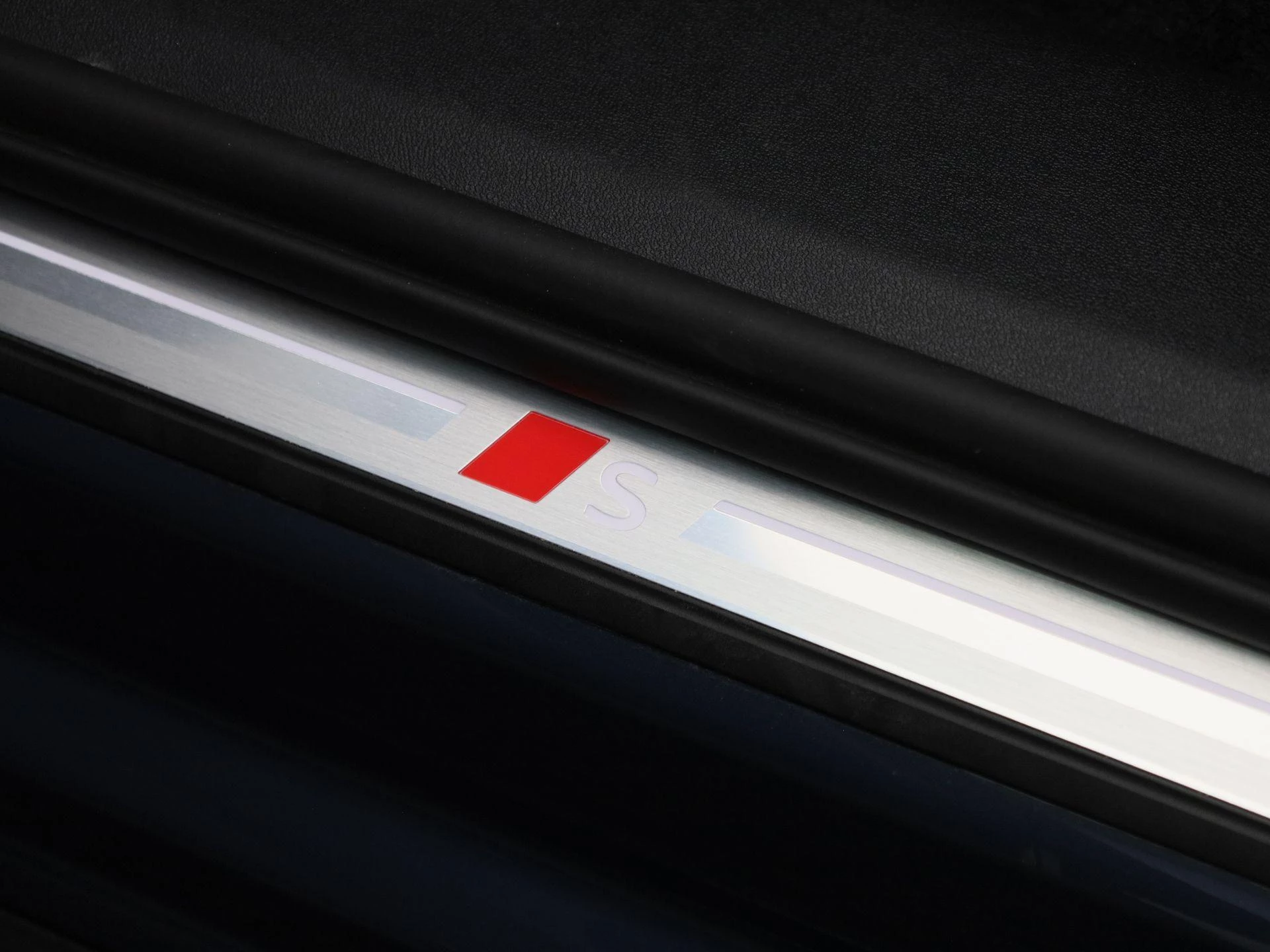 Audi-Q6 e-tron-image-39