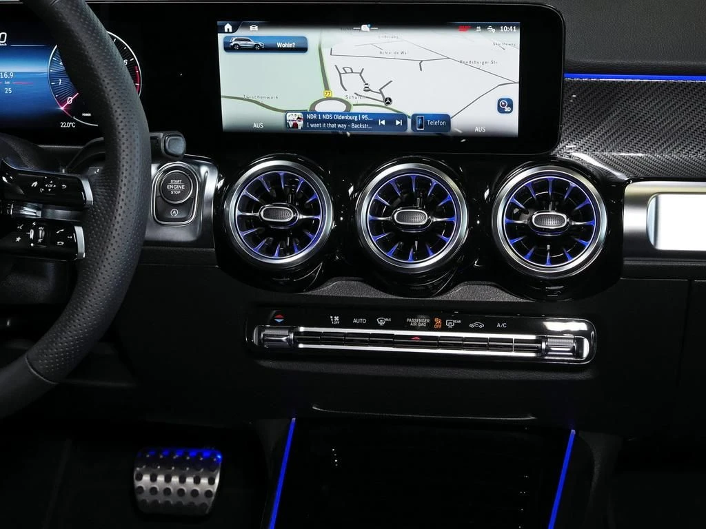 Mercedes-Benz-GLB 200-image-11