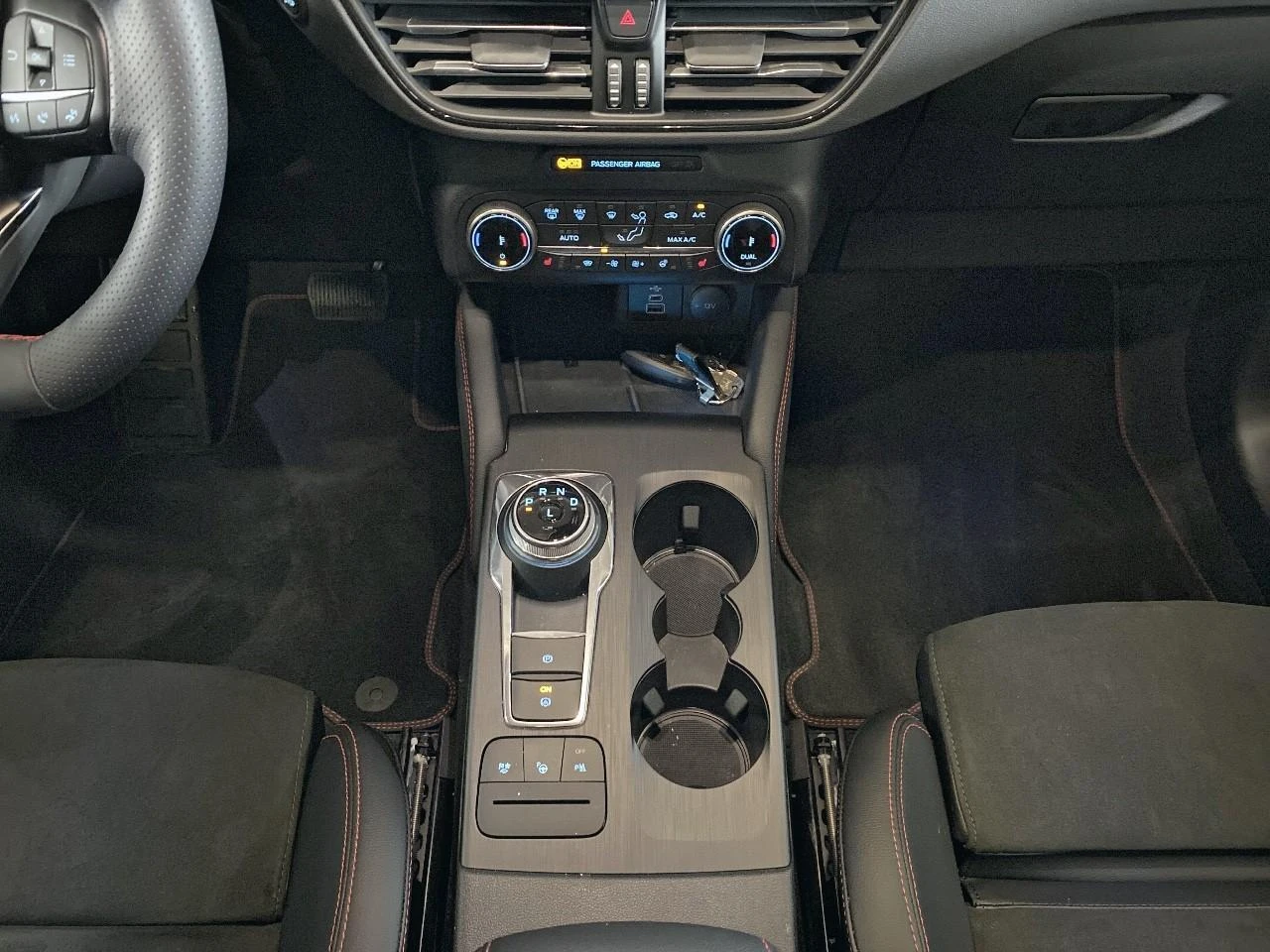 Ford Kuga FHEV ST-Line X - Pano - Driver Assist - Winterpack