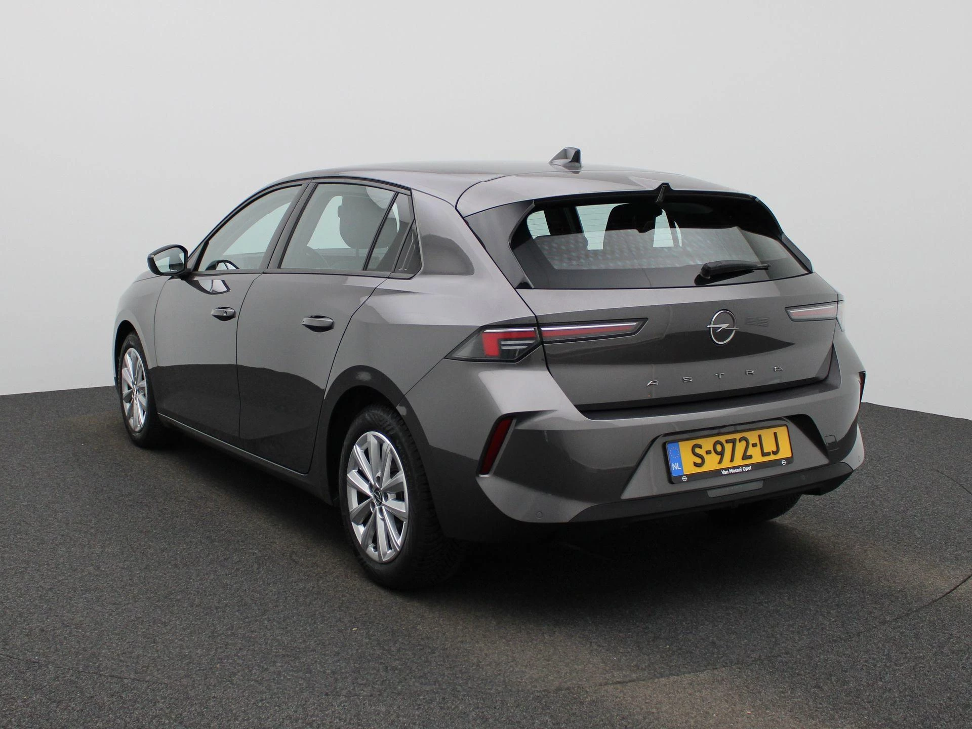 Opel-Astra-image-1