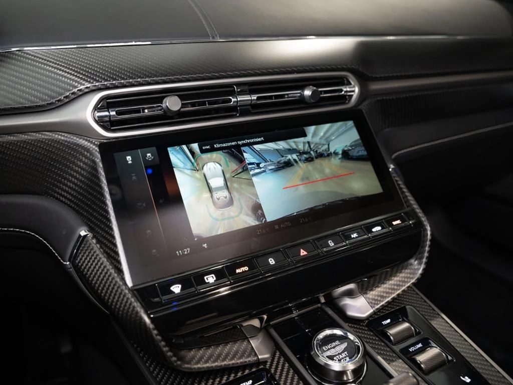 Aston Martin-Vanquish-image-9