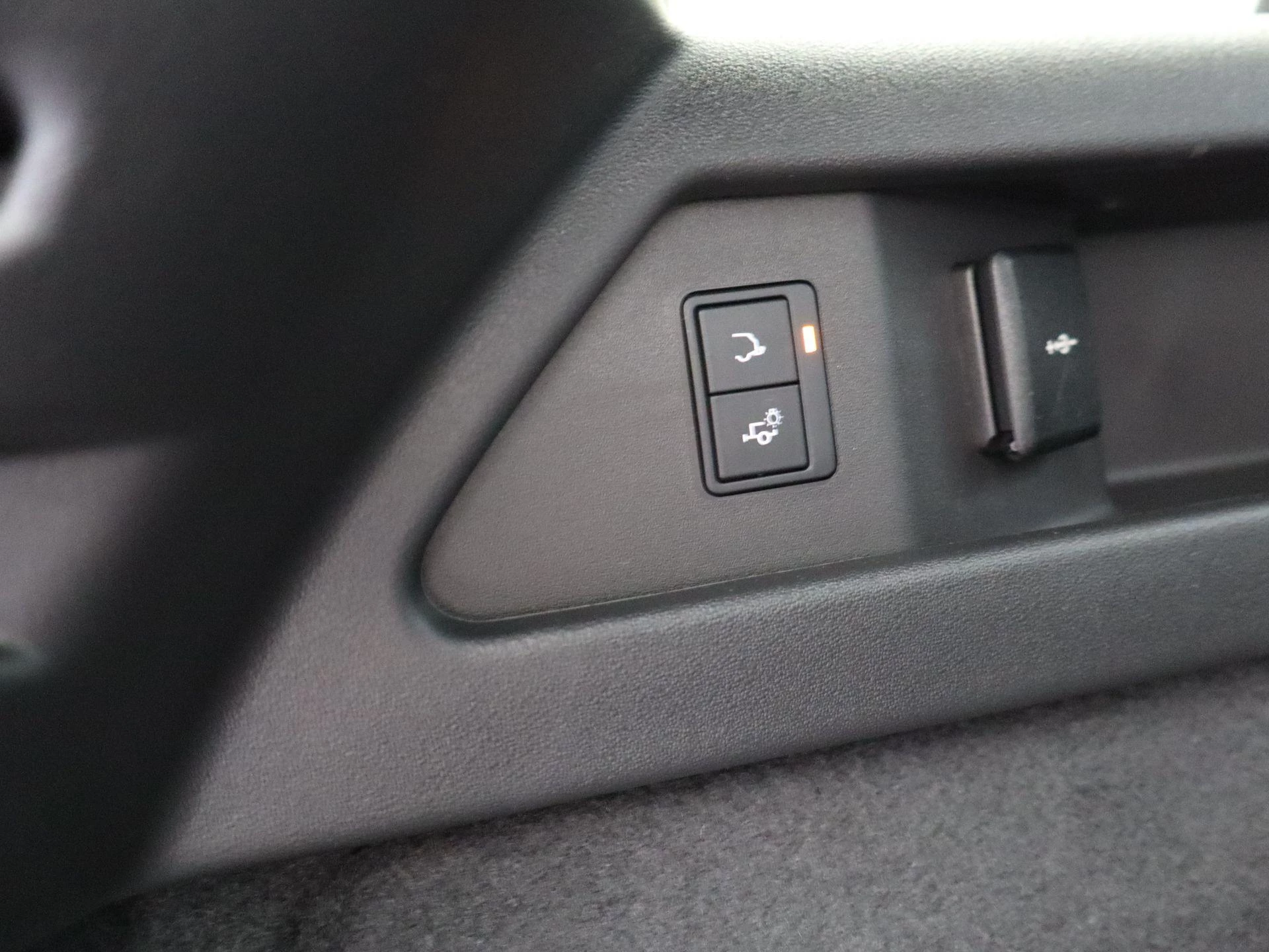 Land Rover-Discovery Sport-image-15