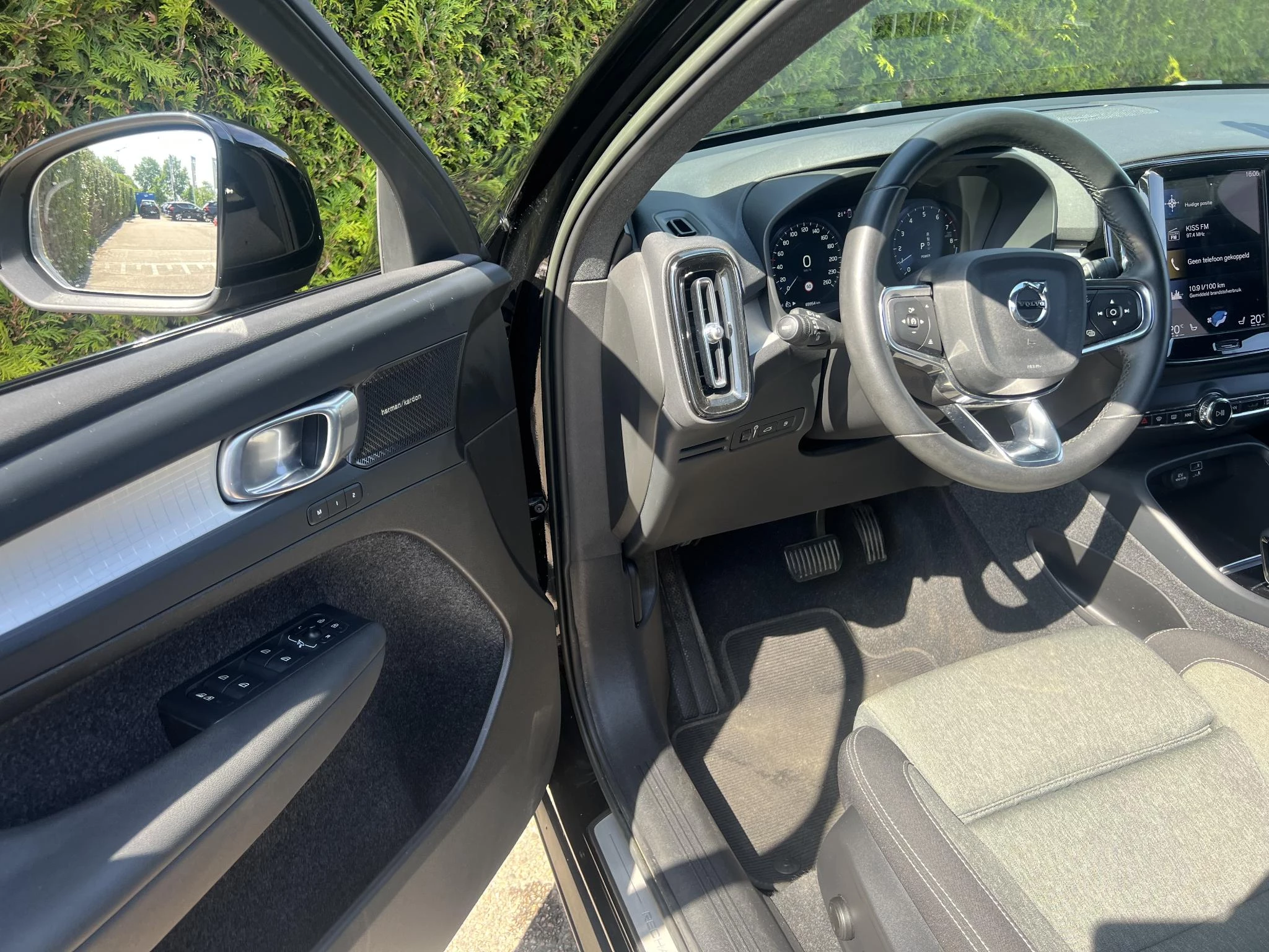 Volvo-XC40-image-20