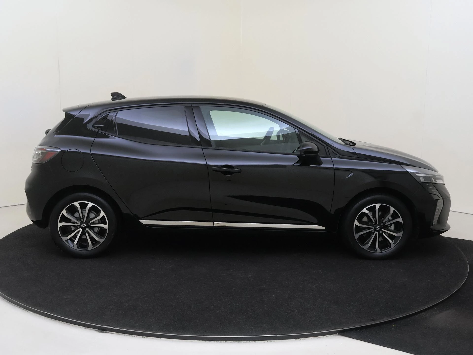 Renault-Clio-image-8