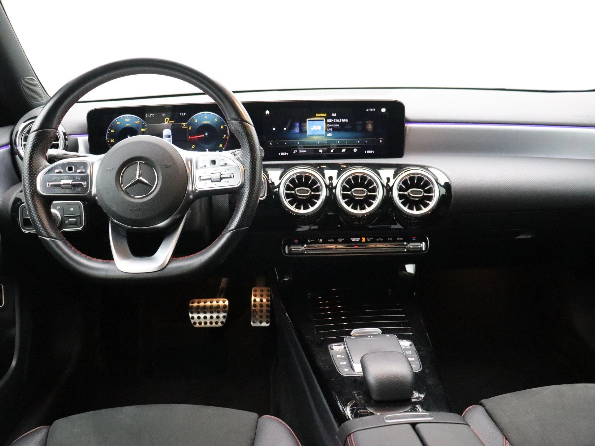 Mercedes-Benz Classe A 180 AMG Line Sedan + NIGHTPAKKET + LED + CAMERA +