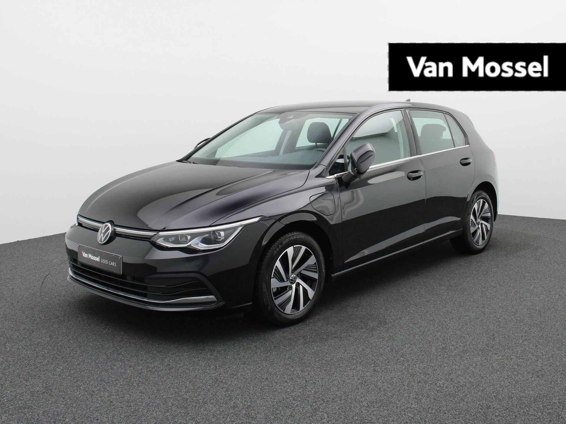 Volkswagen-Golf-image-0
