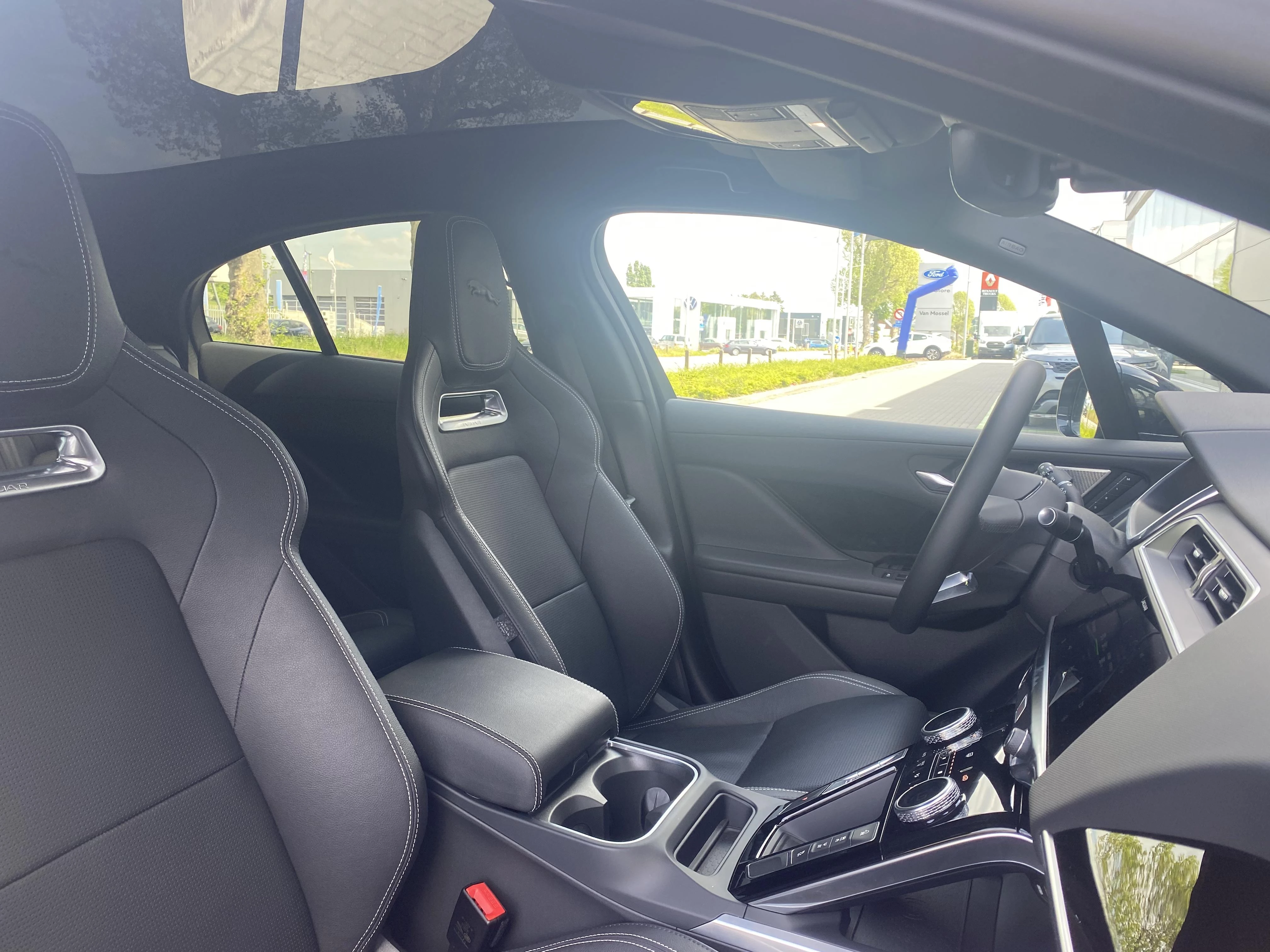 Jaguar-I-PACE-image-8