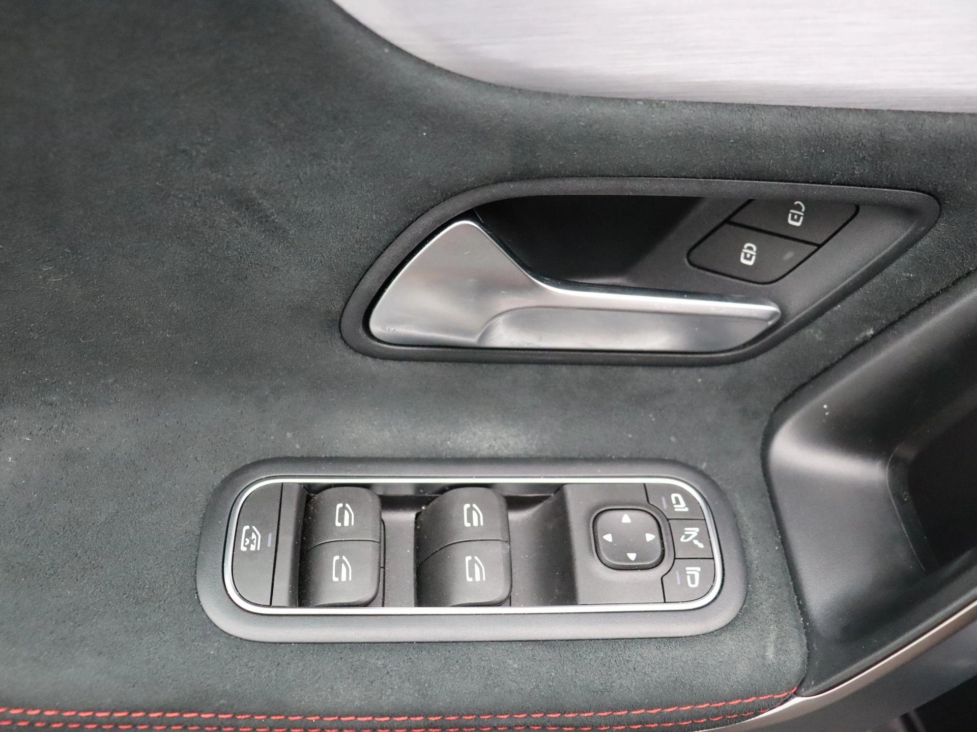 Mercedes-Benz-CLA-image-7