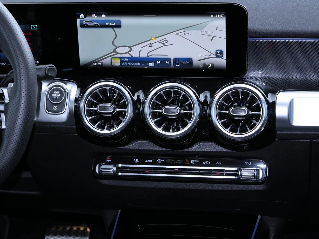 Mercedes-Benz-GLB 200-image-10