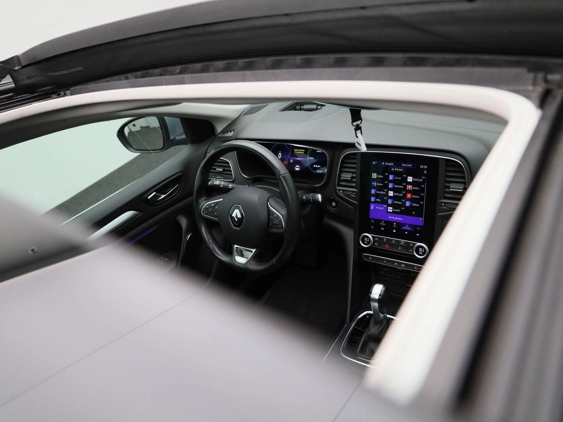 Renault-Megane E-Tech-image-39