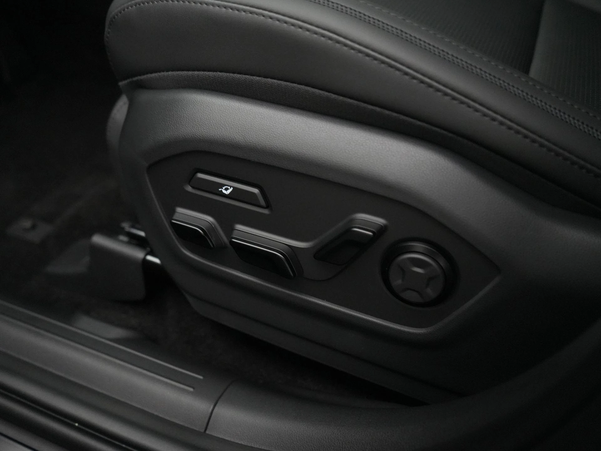Hyundai-Santa Fe-image-34