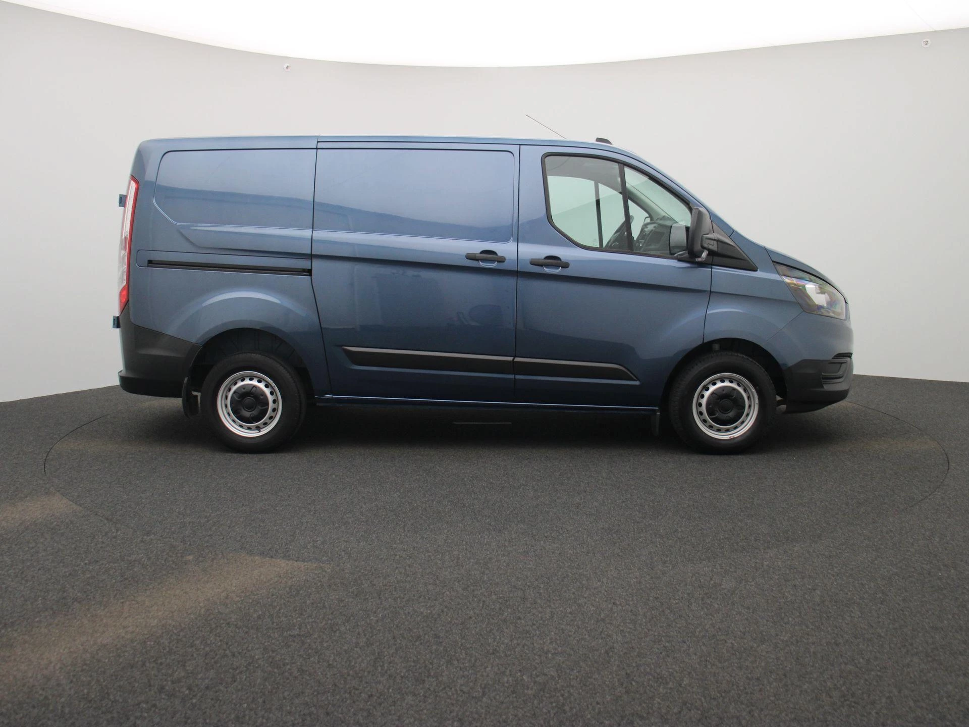 Ford-Transit Custom-image-5