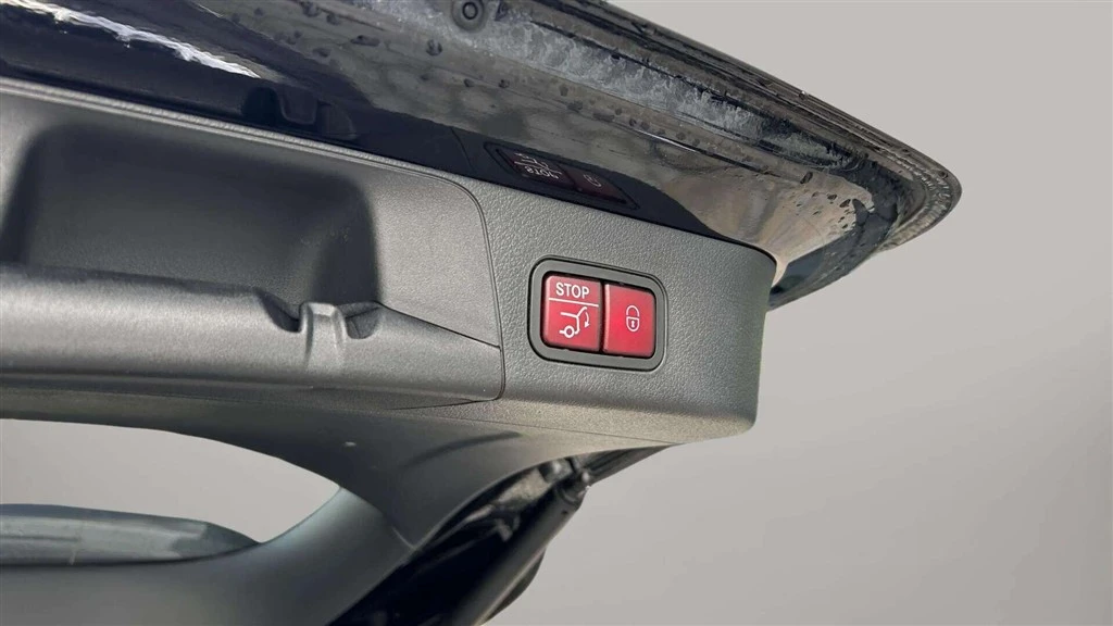 Mercedes-Benz-EQB-image-26