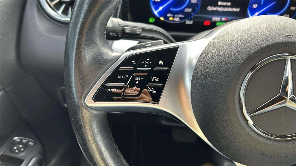 Mercedes-Benz-EQB-image-11