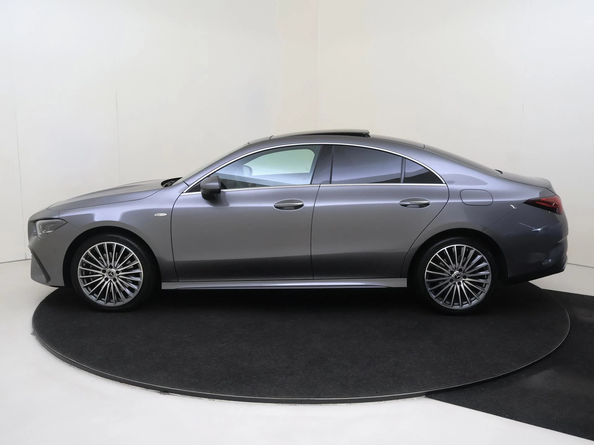 Mercedes-Benz-CLA-image-7