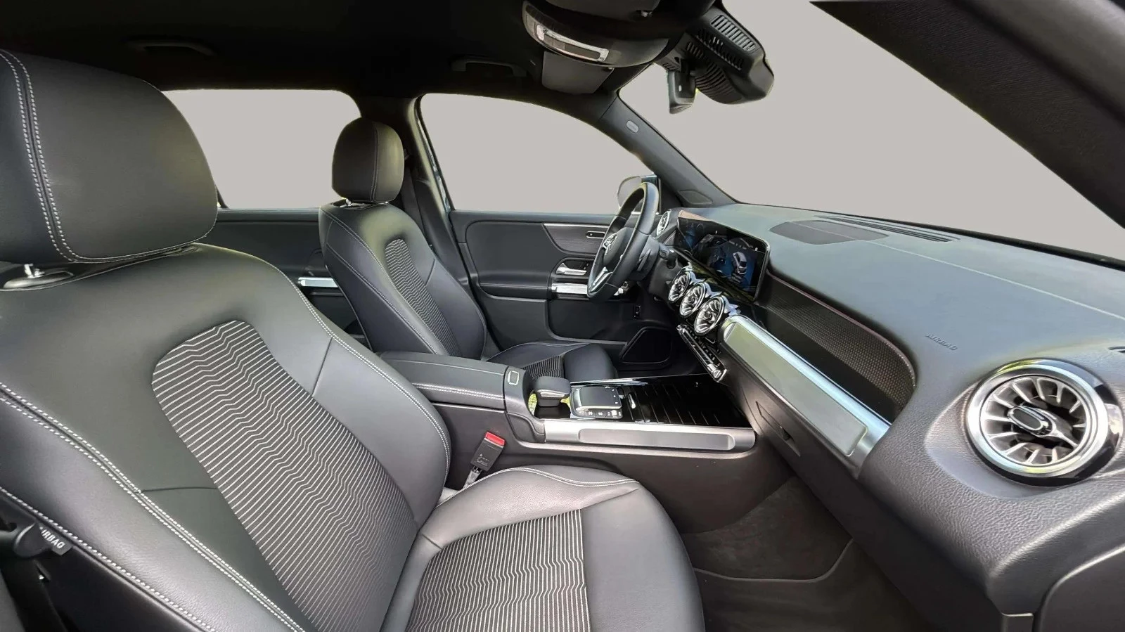 Mercedes-Benz-EQB-image-7