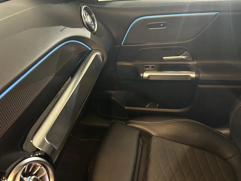 Mercedes-Benz-GLB-image-9