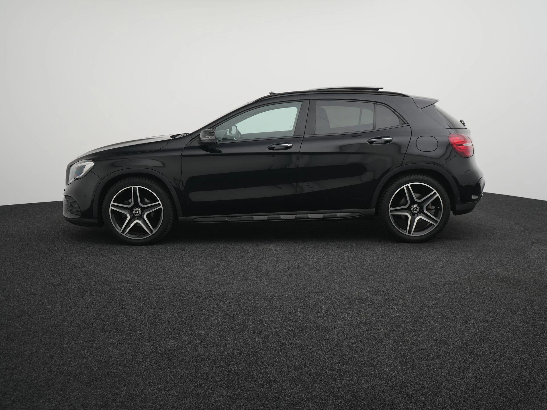 Mercedes-Benz GLA 180 Premium Plus