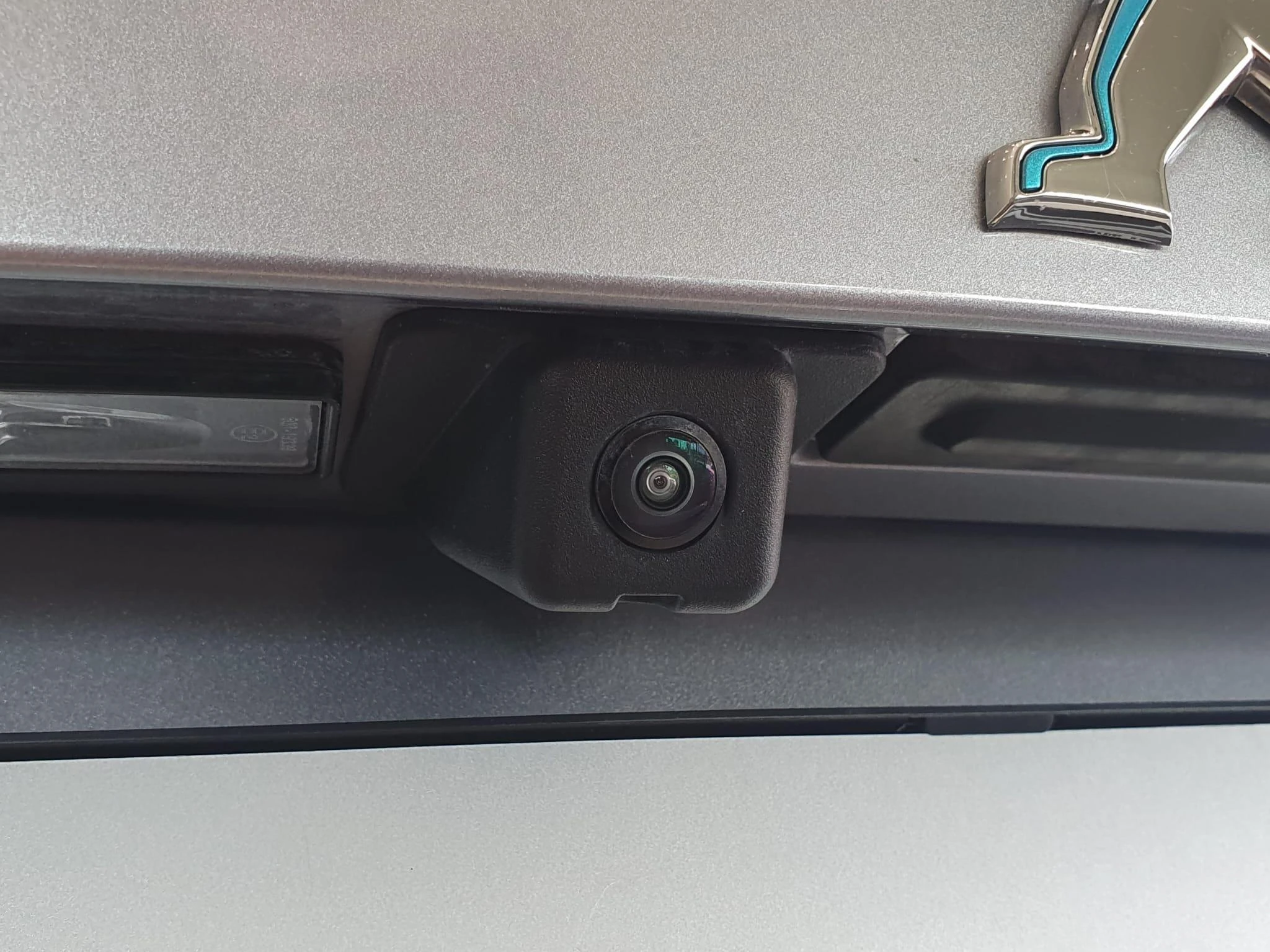 Peugeot-e-2008-image-8