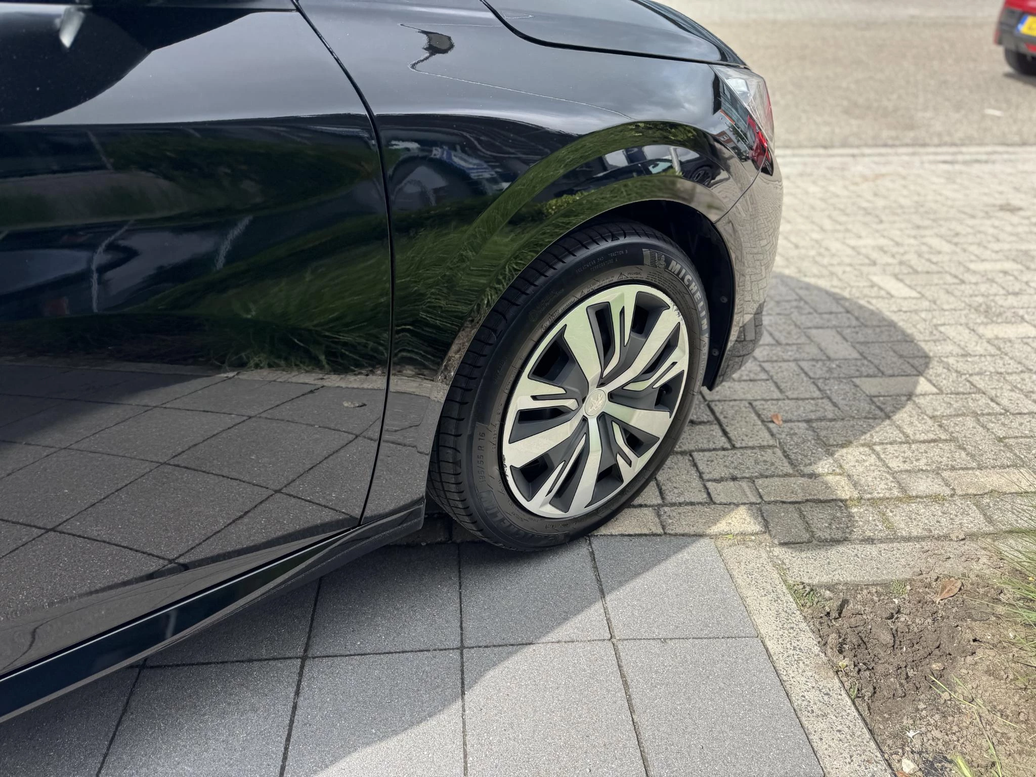 Peugeot-208-image-12