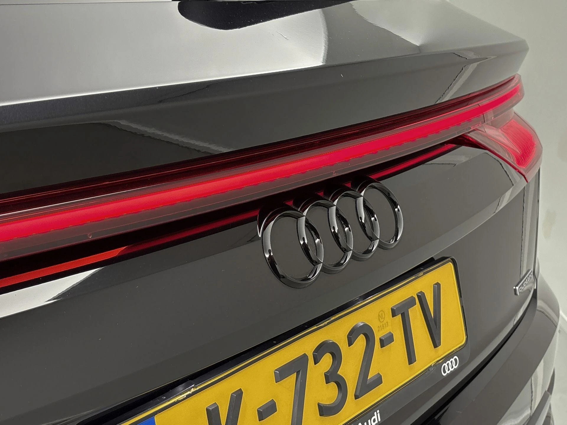 Audi Q8 60 TFSI e quattro Competition 462 PK