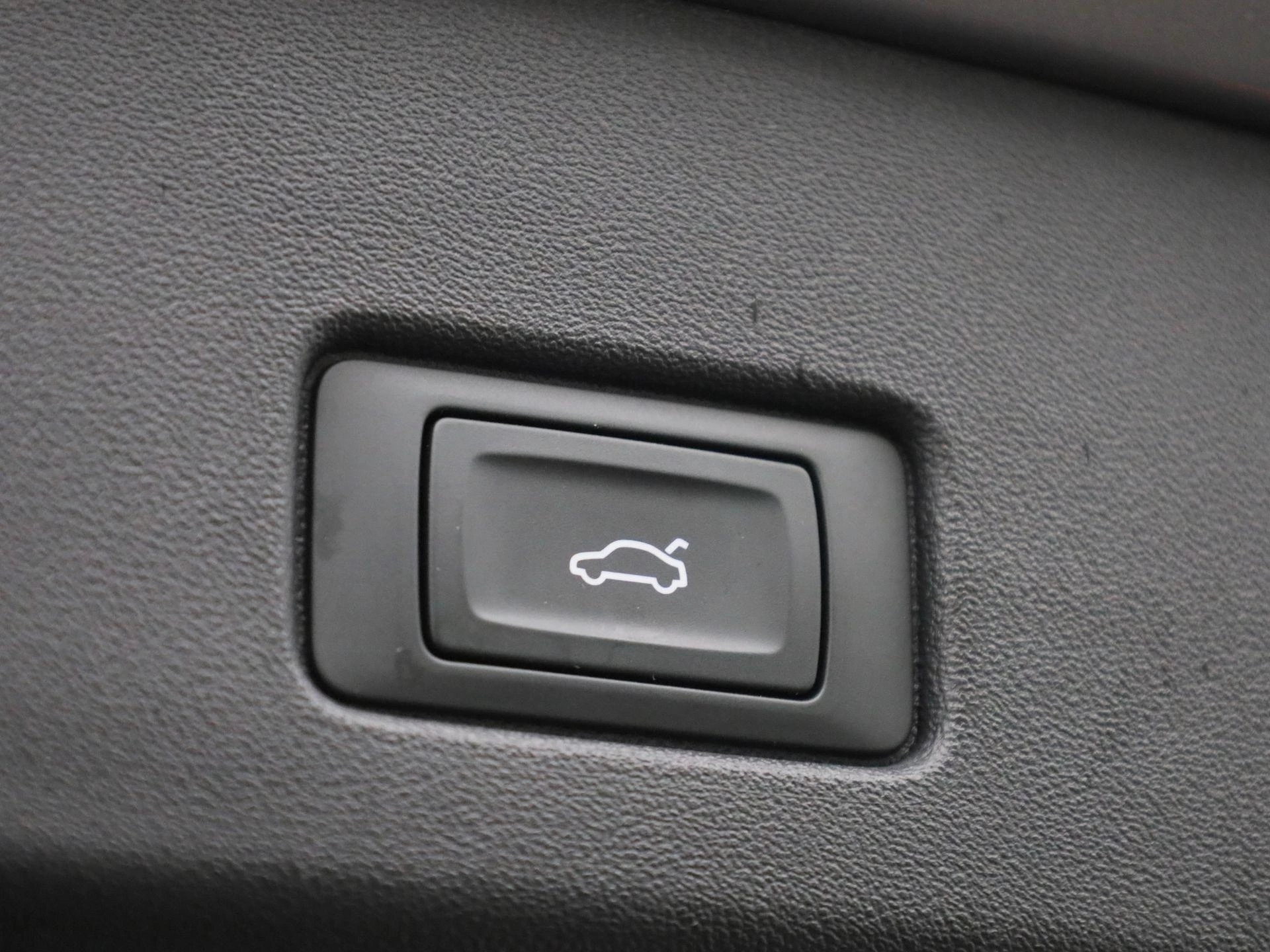 Audi-Q4 e-tron-image-39