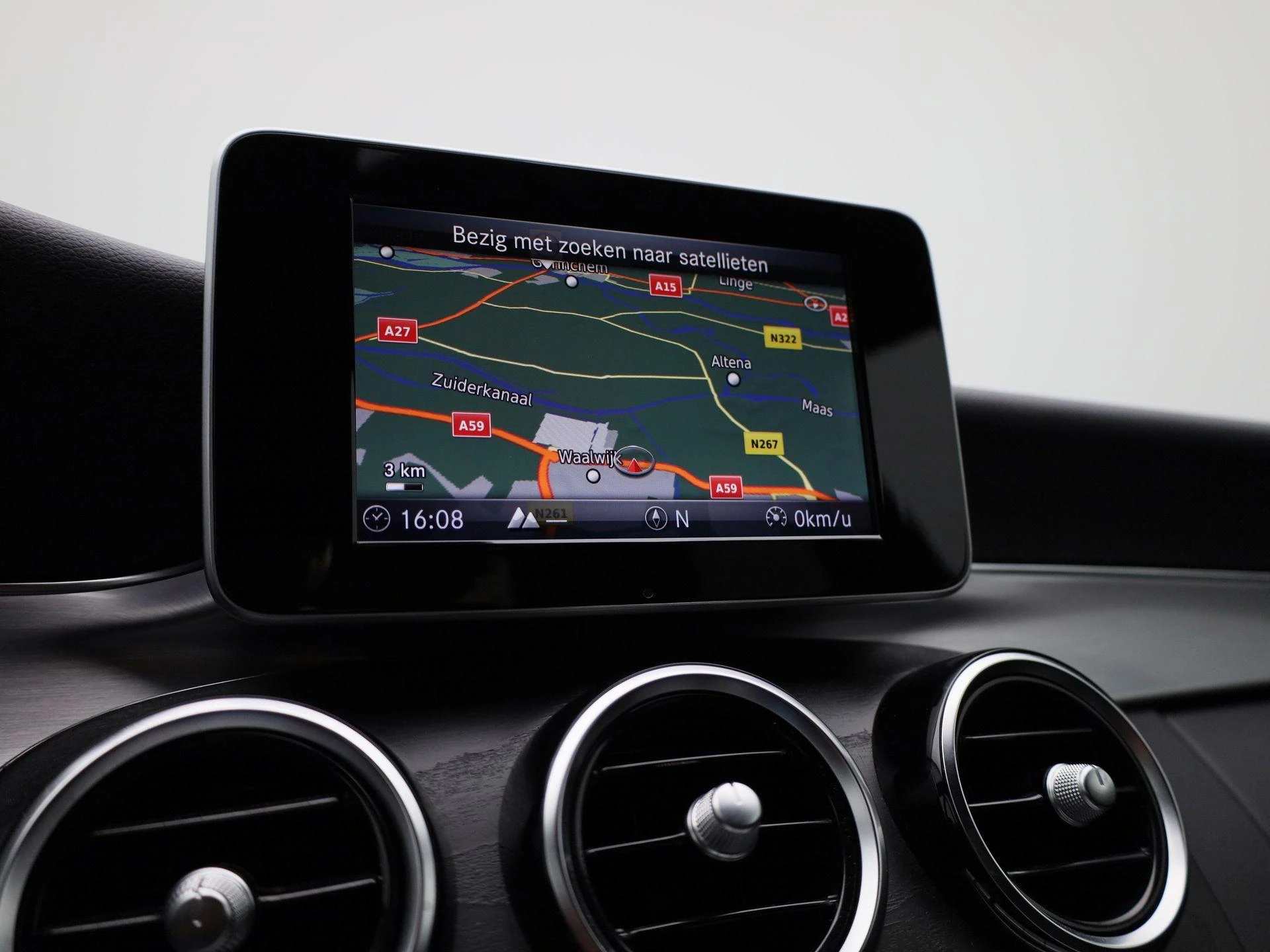 Mercedes-Benz-C-Klasse-image-17