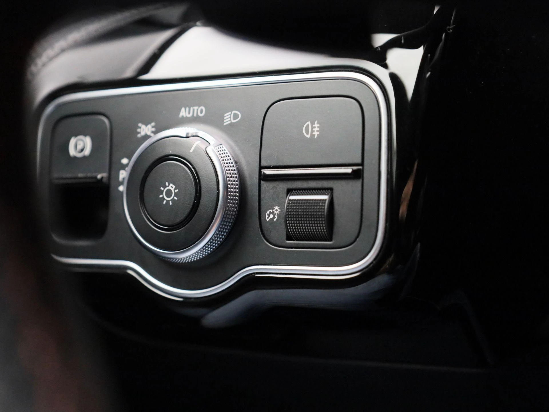 Mercedes-Benz-CLA-image-26