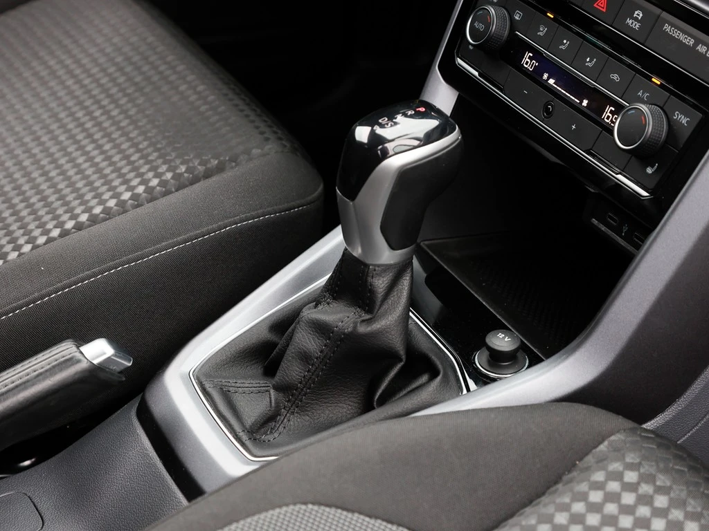 Volkswagen-T-Cross-image-14