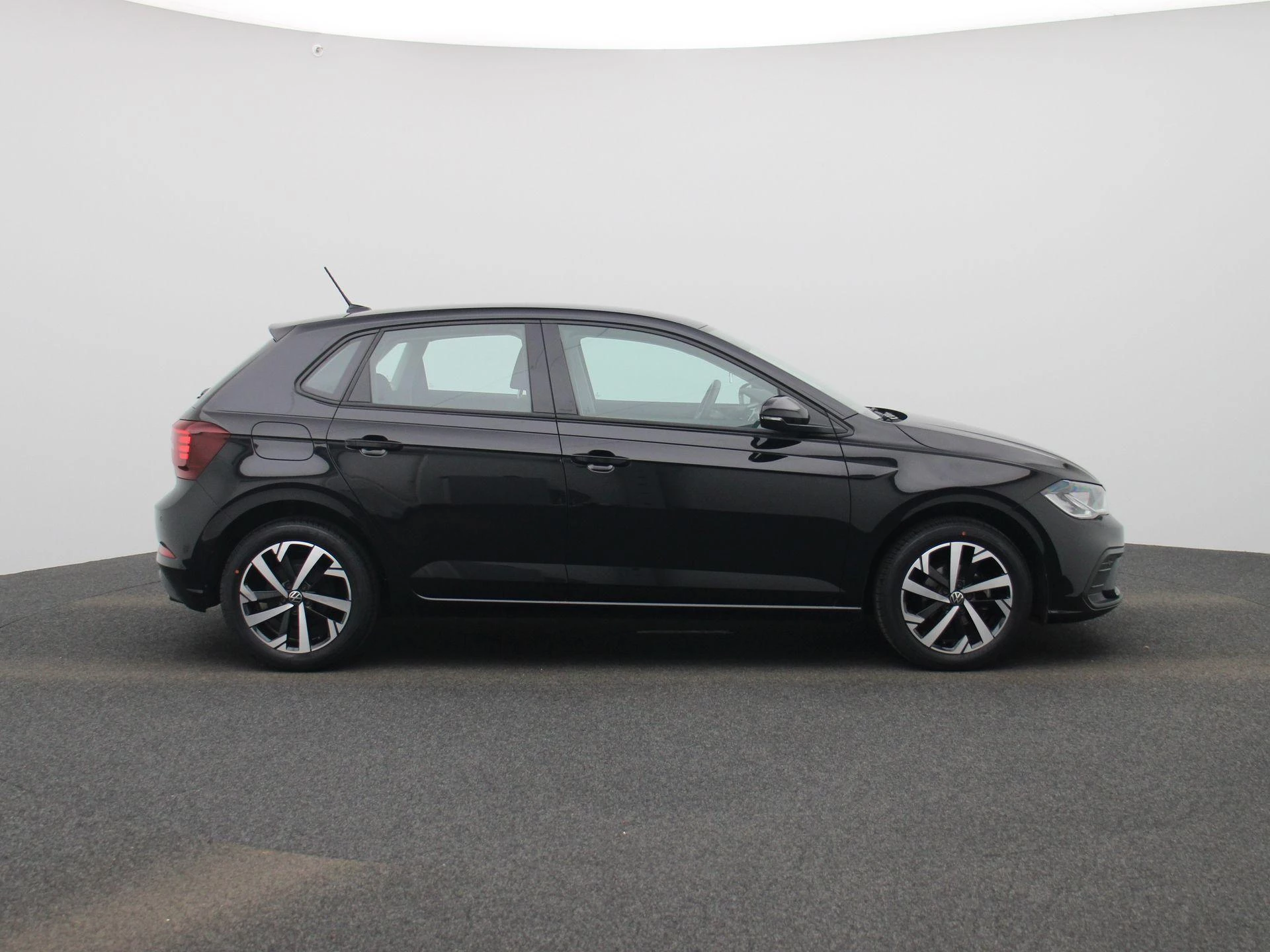 Volkswagen-Polo-image-5