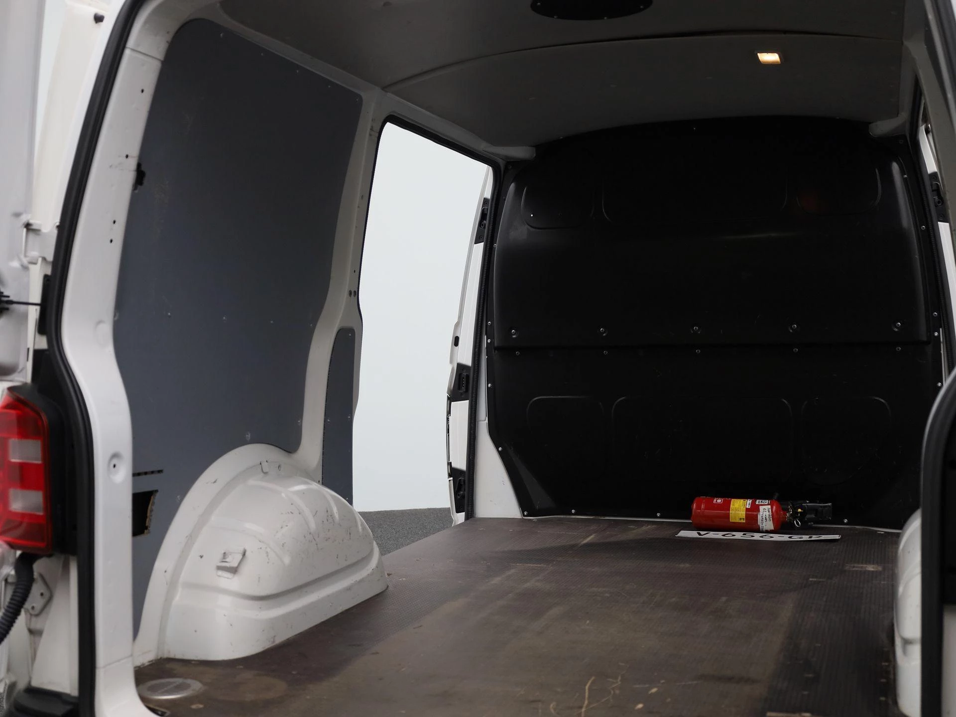 Volkswagen-Transporter-image-18